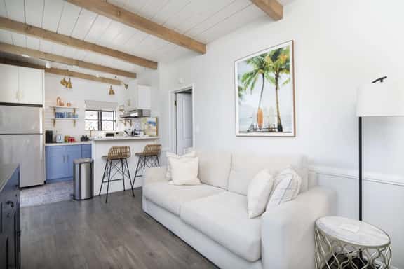 Cozy 1BD Bungalow 4 Houses from Beach w/ Deck & AC - Image 1