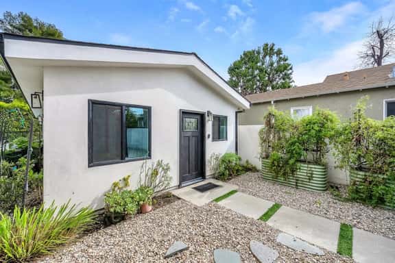 ৎ୭Greenbush Prestige Garden Suiteৎ୭ - Image 1