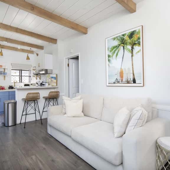 Cozy 1BD Bungalow 4 Houses from Beach w/ Deck & AC - Image 1