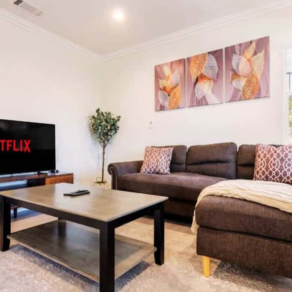 ৎ୭Serene Home in Central Burbankৎ୭ 2 bedrooms,wifi - Image 1