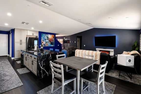 Luxury 4BR | 3 King beds + Hot Tub + EV Charger - Image 2