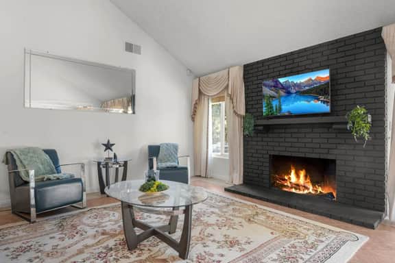 ৎ୭Stylish Glendale Retreat w Pool & Billiardsৎ୭ - Image 2