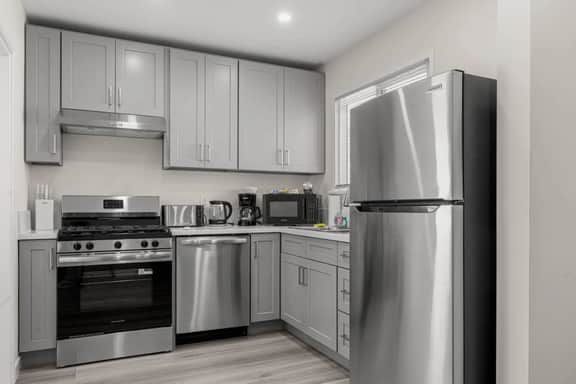 ৎ୭Burbank Haven | 3BR Unitৎ୭ - Image 4
